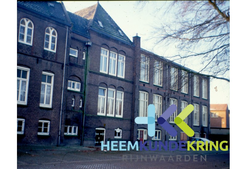Lobith (44) Markt-Kerkepad achterkant Mariaschool